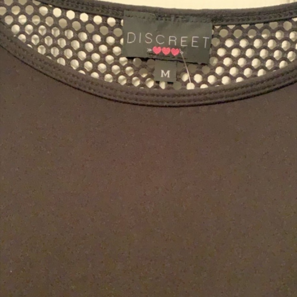 Discreet Mesh Fishnet Back Top - Picture 3 of 3